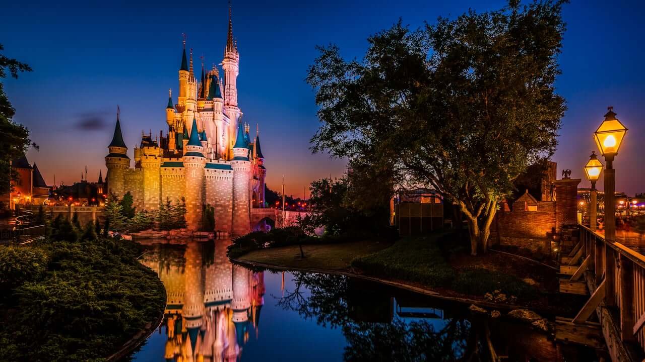 Pacotes de viagens 2024 - castelo da Disney a noite